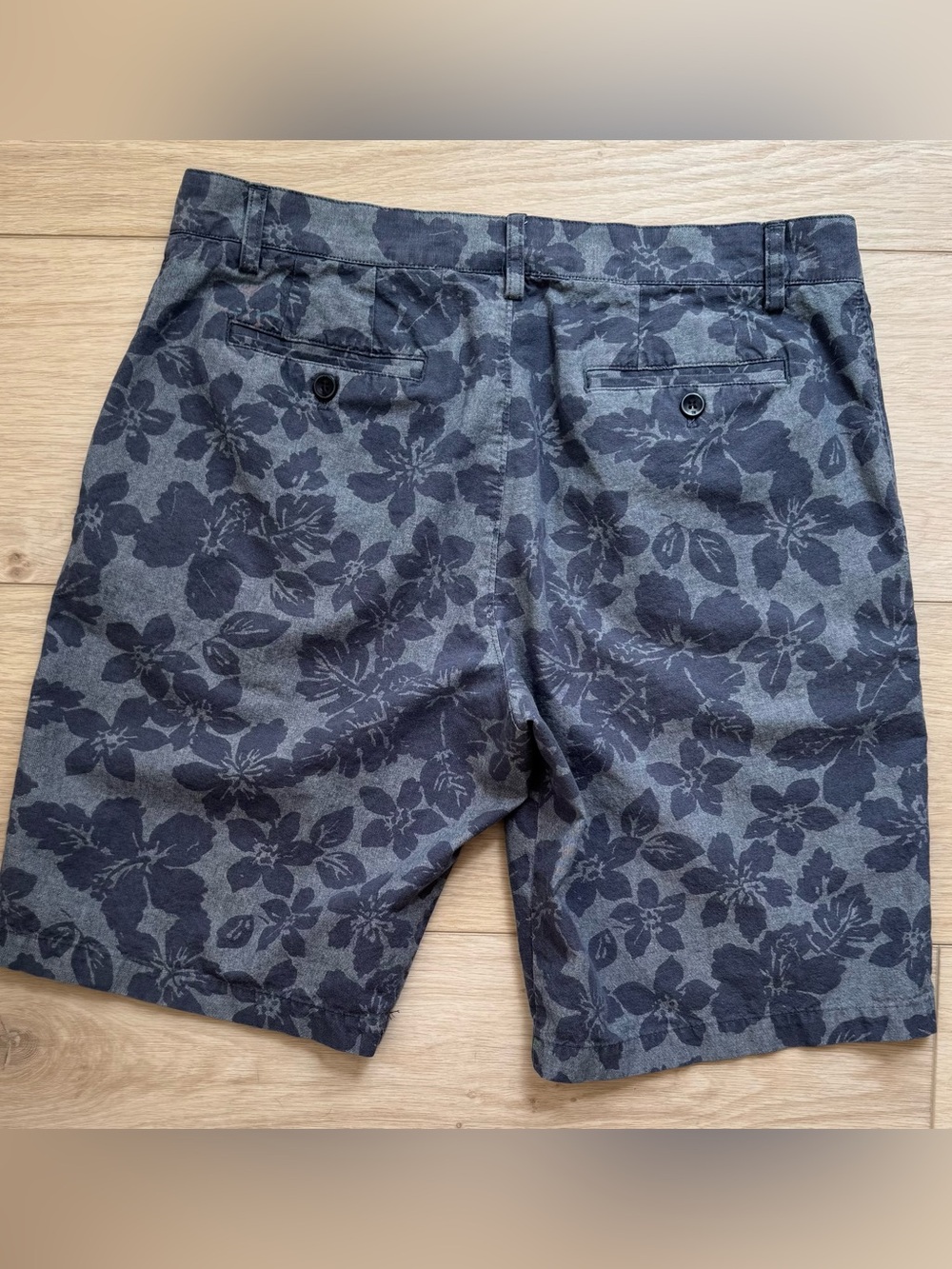 Banana Republic men’s size 34 gray navy tropical flower print chino style shorts - Picture 9 of 9